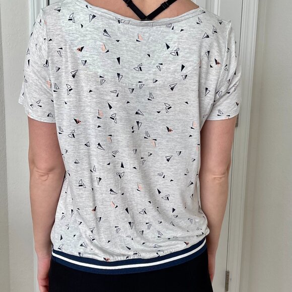 Very nice viscose top with a small pattern and elastic at the bottom - Picture 6 of 8